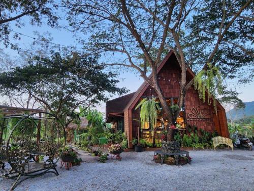 Κήπος έξω από το Kenaray Farmstay riverside