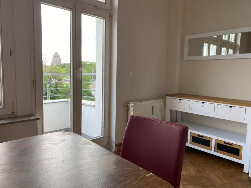 a dining room with a table and a window at Jahrhunderthotel Leipzig in Leipzig