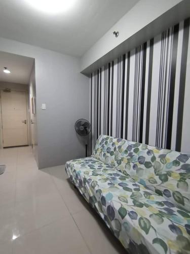 a bedroom with a bed in a room at SEA RESIDENCES Yeshua in Manila