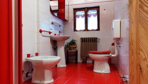 a bathroom with two toilets and a sink at La Baita D’Nonou in SantʼAnna di Valdieri