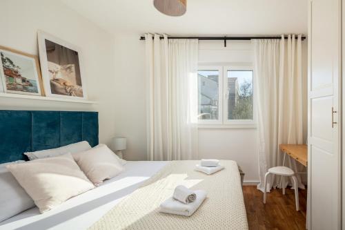 Posteľ alebo postele v izbe v ubytovaní Apartment with terrace and parking near beach