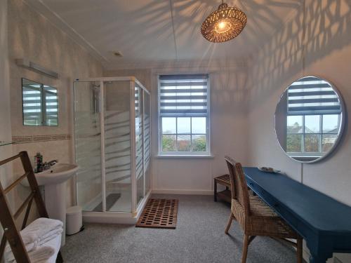 a bathroom with a ping pong table and a sink at Olive Cottage Small bolt hole close to Carbis Bay Beach & St Ives in Carbis Bay