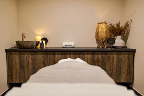 Ένα ή περισσότερα κρεβάτια σε δωμάτιο στο Hermanns Hotel & Spa Sibiu