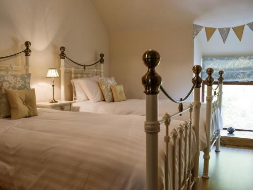 Postel nebo postele na pokoji v ubytování Maybill Cottage