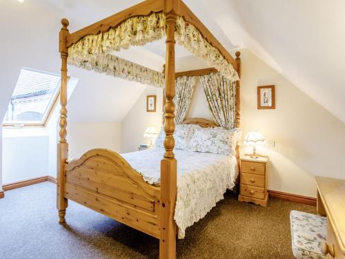 Llit o llits en una habitació de Archway Barn - E3864