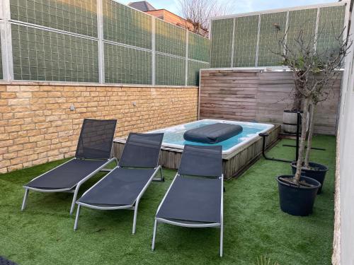 Vlaamse Ardennen Vakantiehuis Casa Caliente met wellnessにある庭