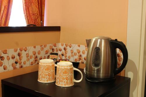 two coffee mugs are sitting on a table at Hotel Belle Epoque in Sanremo