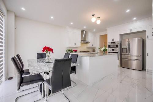 Luxurious 4 Bedroom House – Photos 5