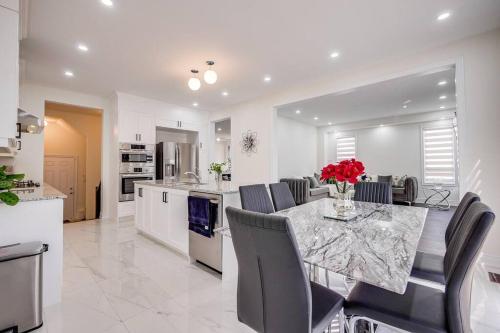 Luxurious 4 Bedroom House – Photos 4