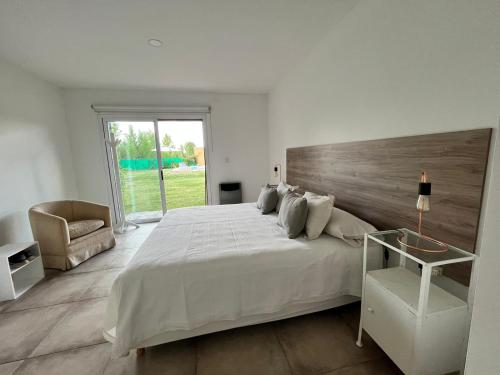 Postel nebo postele na pokoji v ubytování Pergolas Guest House - Pileta, Vinos y Montaña