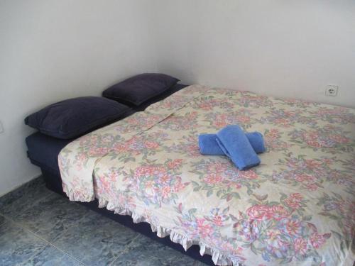 Uma cama ou camas num quarto em TOP view Apartment Budva