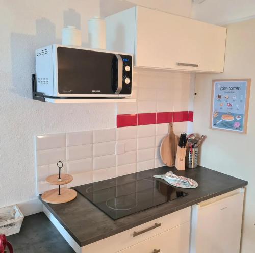 Kuchyň nebo kuchyňský kout v ubytování Chez Tifenn