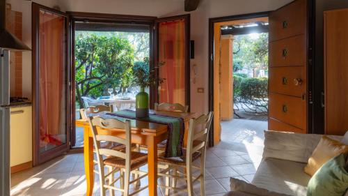 a kitchen and dining room with a table and chairs at Welcomely - Sa Perda in Tortolì