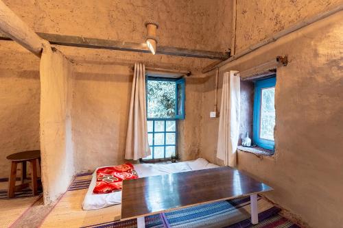 Ένα ή περισσότερα κρεβάτια σε δωμάτιο στο Vista Hostel Jeolikote, Nainital