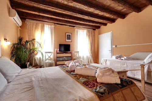 a bedroom with two beds with white sheets at Ca' Riza in Venice