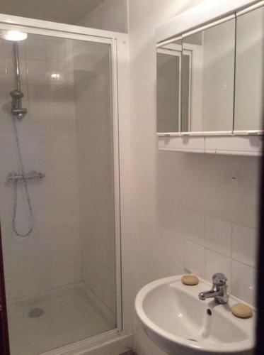 Ένα μπάνιο στο Petite chambre