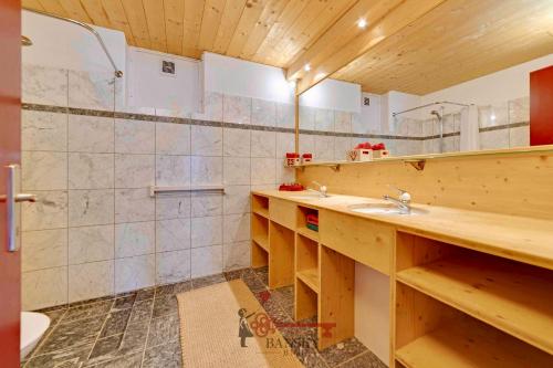 Fotografie z fotogalerie ubytování Chalet 5 stars in San Bernardino, SKI SLOPES AND HIKING, Fireplace, 4 Snowtubes Free, Wi-Fi Free, for 8 persons, Wonderful in all seasons -By EasyLife Swiss v destinaci San Bernardino