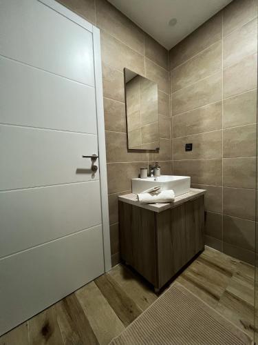 Ένα μπάνιο στο Milmari Golden N LUX 62