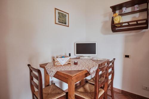 TV a/nebo společenská místnost v ubytování Agriturismo Pavone