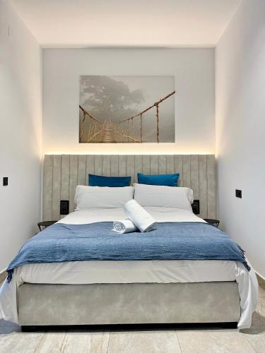 Letto o letti in una camera di Tennessee Urban Suites