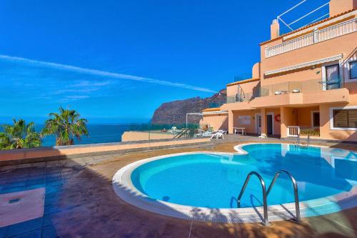 a swimming pool with a view of the ocean at Studio Buenovista in Los Carrizales