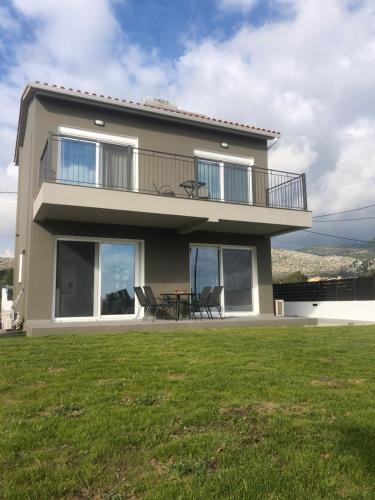 a large house with a balcony and a table at Taras Residence in Karavádhos