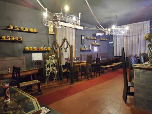 A restaurant or other place to eat at Hotel Transilvania
