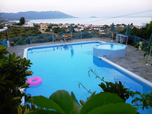 Piscina di Apartments Jota o nelle vicinanze