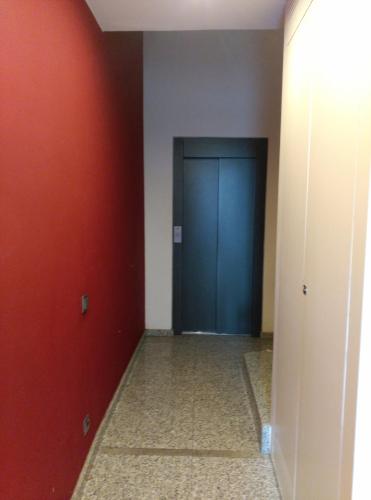 a blue door in a room with a red wall at Matarolux 1 in Mataró