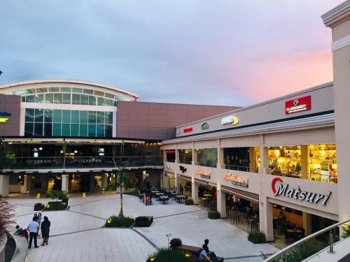 a shopping mall with people walking in front of it at Terida Airport B&B in Alajuela City