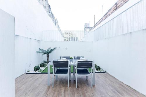 Wonderful Duplex w Patio & AC by LovelyStay