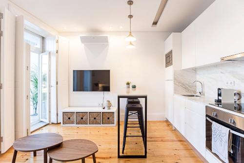 Wonderful Duplex w Patio & AC by LovelyStay