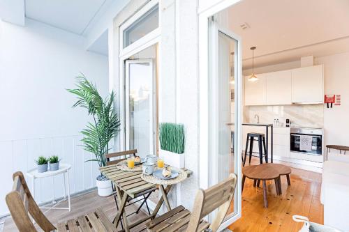 Wonderful Duplex w Patio & AC by LovelyStay