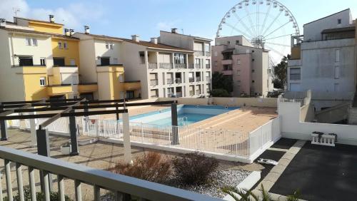 Fotografia z galérie ubytovania Beau studio cabine avec balcon, vue piscine, parking privé, climatisation, solarium, laverie v destinácii Cap d'Agde