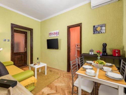 TV a/nebo společenská místnost v ubytování Apartman KARESA -Rijeka