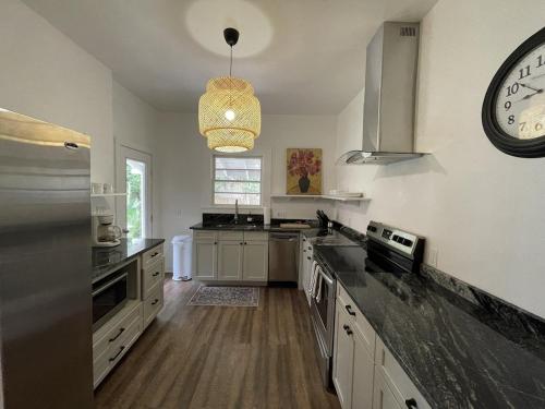 A kitchen or kitchenette at Chic Retreat in Downtown St Augustine