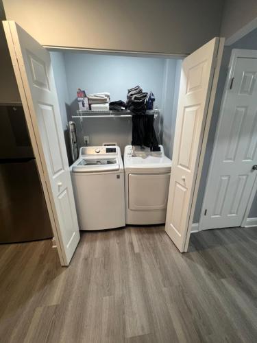 Modern Unit w/ Backyard Hangout – Photos 2