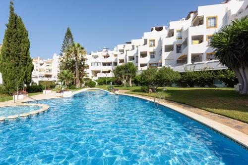 UrbanChicMalaga Sea View All Year Pool 10m from Beach and Shops in Torremuelle
