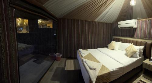 Revan Rum Luxury Campにあるベッド