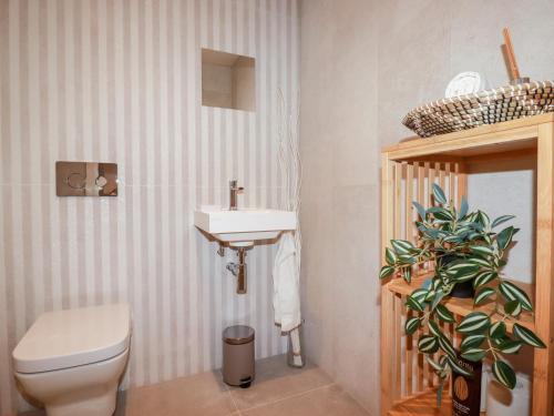 a bathroom with a toilet and a sink at 33 Cliff Edge in Newquay