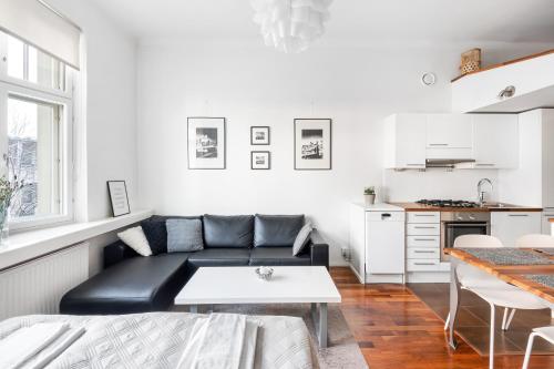 Kuchyň nebo kuchyňský kout v ubytování WeHost Heart of Helsinki Studio with Top Amenities