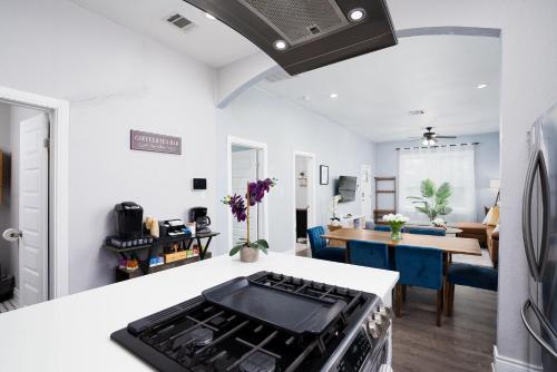 a kitchen and dining room with a stove top oven at Modern 3 Bed, 2 Bath Home Minutes to Downtown & Alamodome in San Antonio