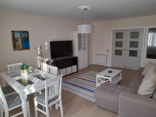 Μια τηλεόραση ή/και κέντρο ψυχαγωγίας στο Apartamento "El Nido Toledo"