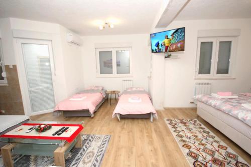 Postel nebo postele na pokoji v ubytování Apartman Mladen