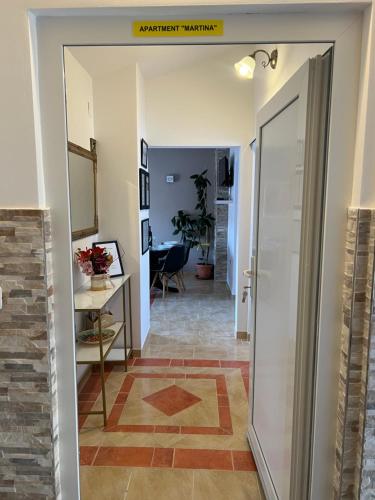 a hallway with a door leading to a living room at Apartmani M&L in Medulin
