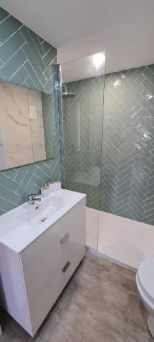 Gerona apartment on the Strip with pool & parking