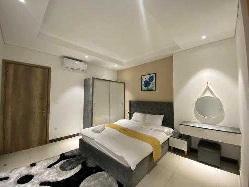 Кровать или кровати в номере Hi-Home - Ngoai Giao Doan Apartment at Tay Ho Tay/Starlake