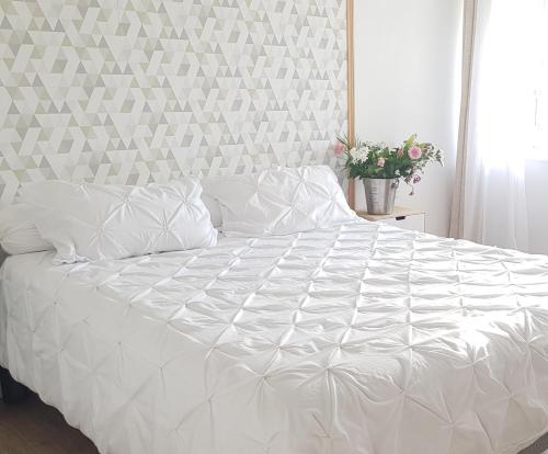 Una cama o camas en una habitación de Gîte Timéo Mont Saint-Michel