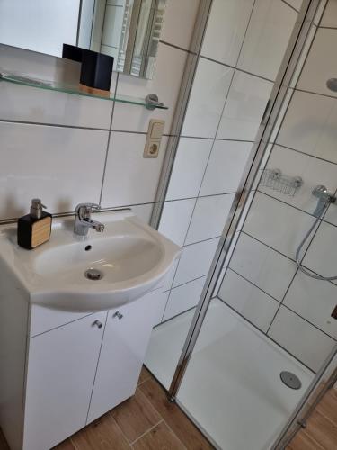 a bathroom with a sink and a shower at Gästehaus Grunewald Bed & Breakfast in Heiden