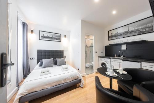 NEAR EIFFEL TOWER...CUTE LITTLE STUDIO